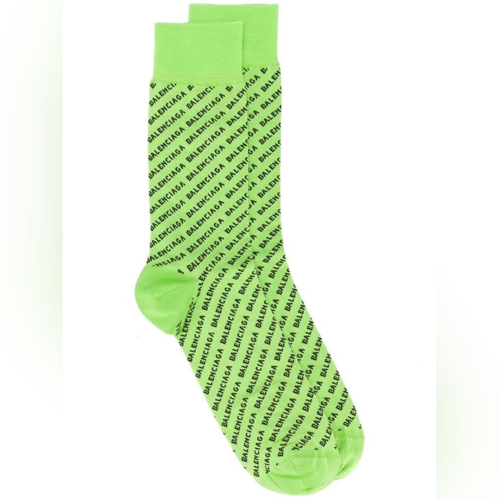 2S. NWT BALENCIAGA ALL OVER LOGO KNITTED SOCKS IN ACID GREEN